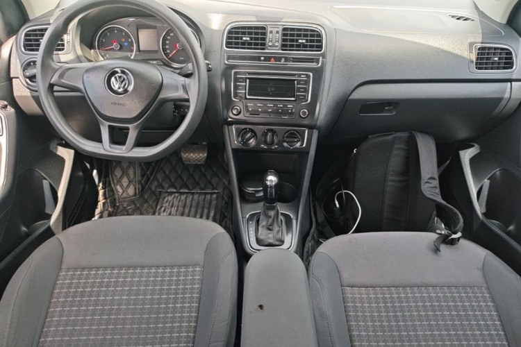 Volkswagen Polo 2014 car image #11