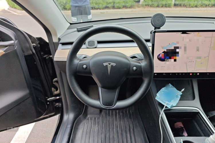 Tesla Model Y 2021 #12 Tesla Model Y 2021 car image #12
