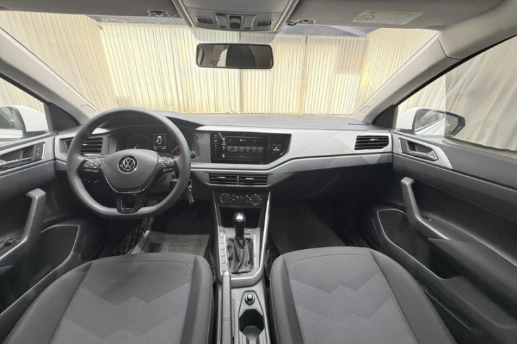 Volkswagen Polo 2021 car image #16