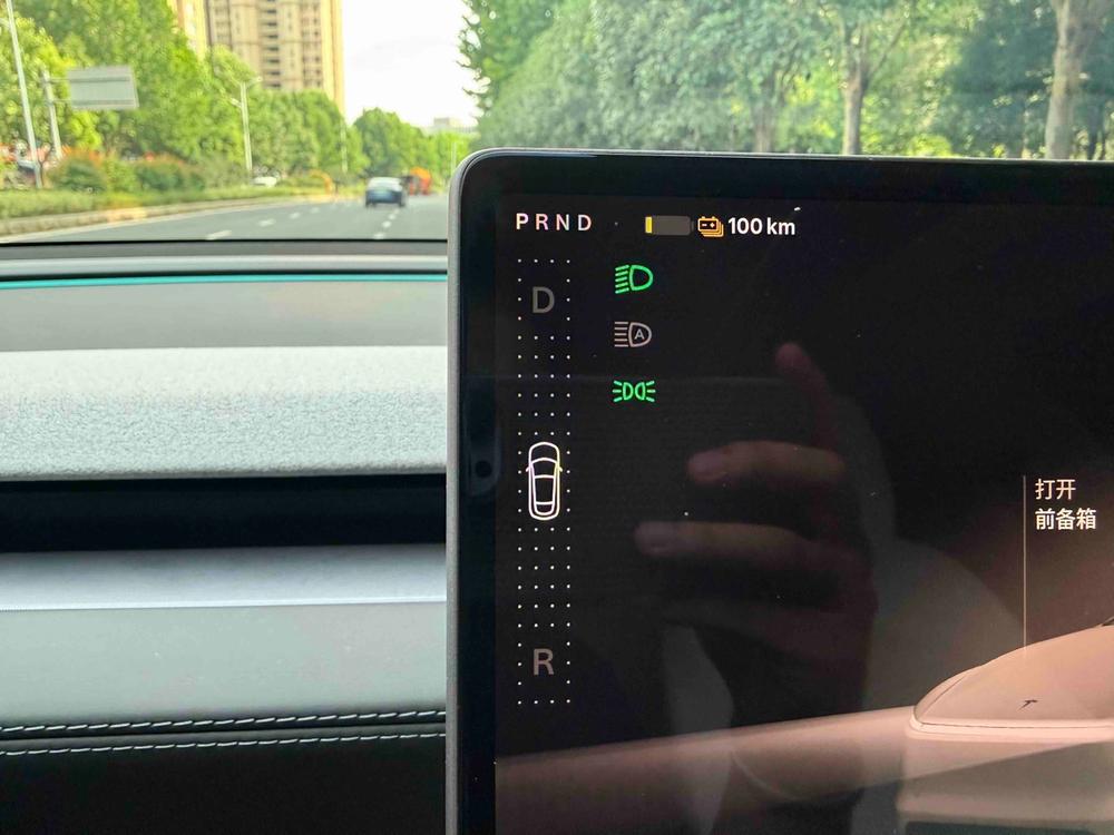 Tesla Model Y 2025 car image #9