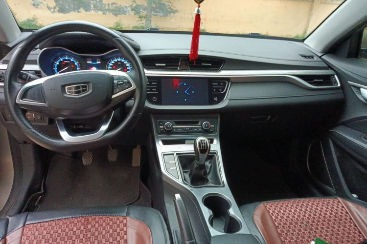 GEELY Emgrand 2019 car image #12