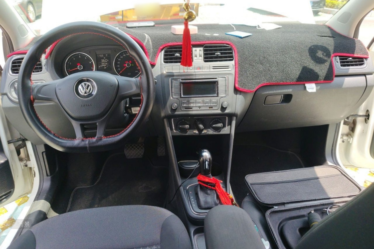 Volkswagen Polo 2016 car image #11