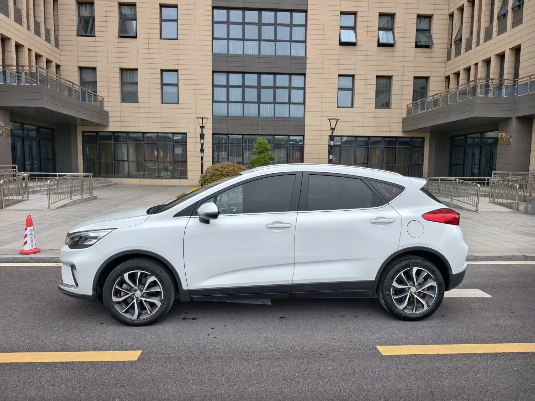 GEELY Emgrand GS 2020 car image #3