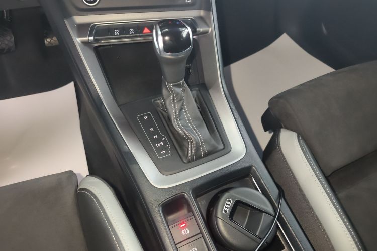Audi Q3 2021 car image #14