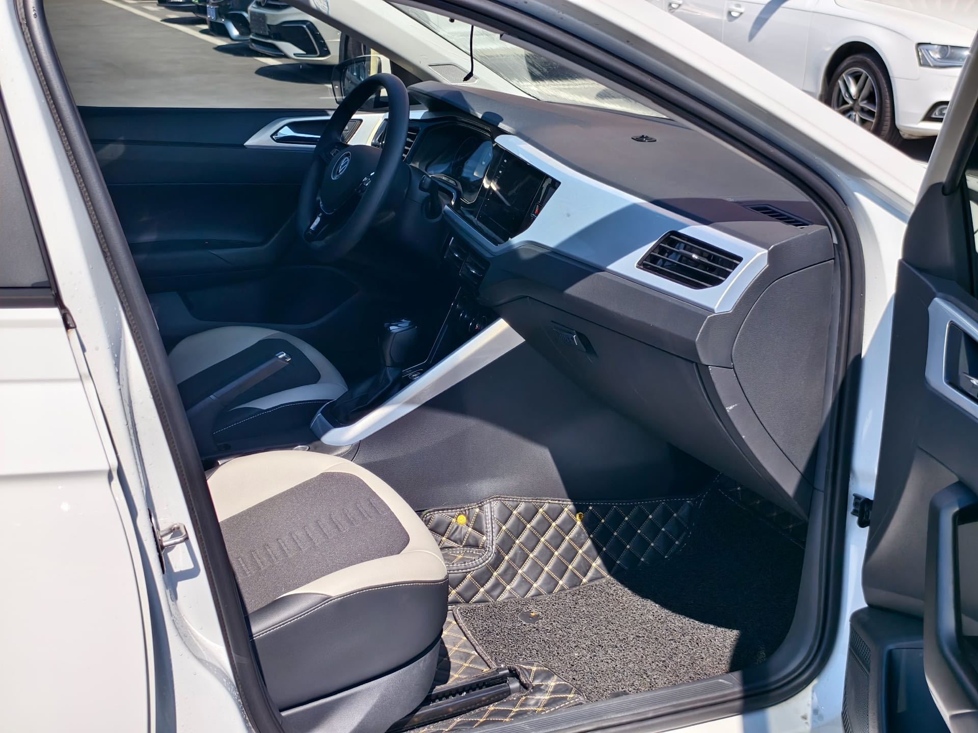 Volkswagen Polo 2021 car image #5