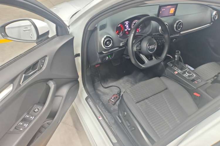 Audi A3 2018 car image #16