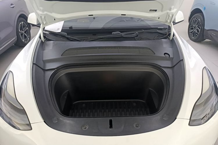 Tesla Model Y 2021 #20 Tesla Model Y 2021 car image #20