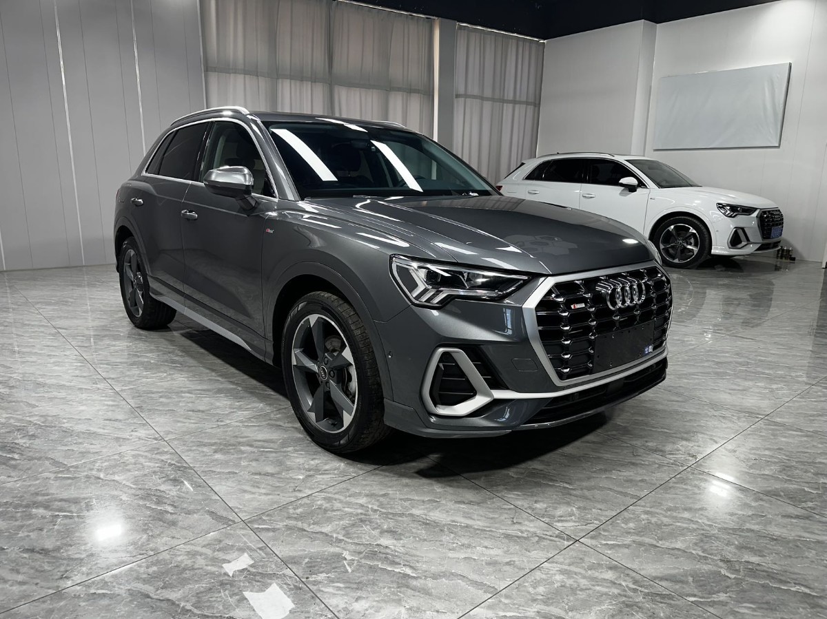 Audi Q3 2022 car image #3