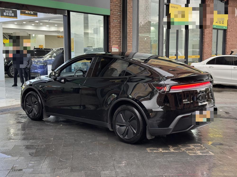 Tesla Model Y 2026 #4 Tesla Model Y 2026 изображение автомобиля #4