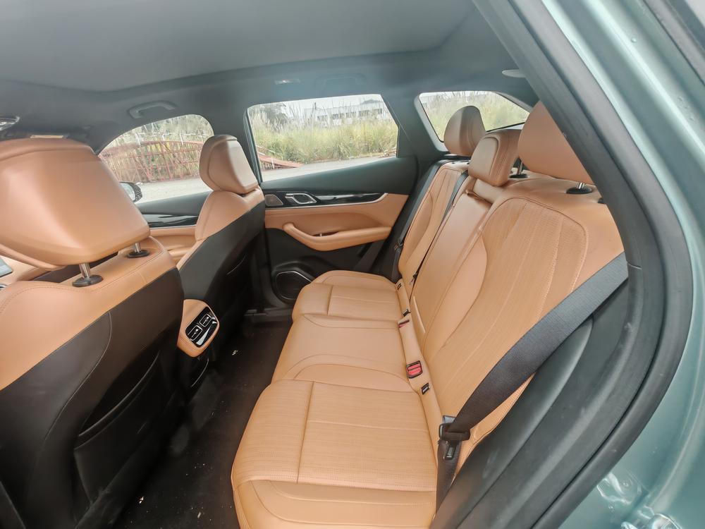 GEELY Boyue L 2025 car image #15