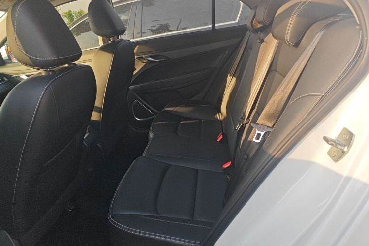 GEELY Emgrand 2022 immagine di auto #13