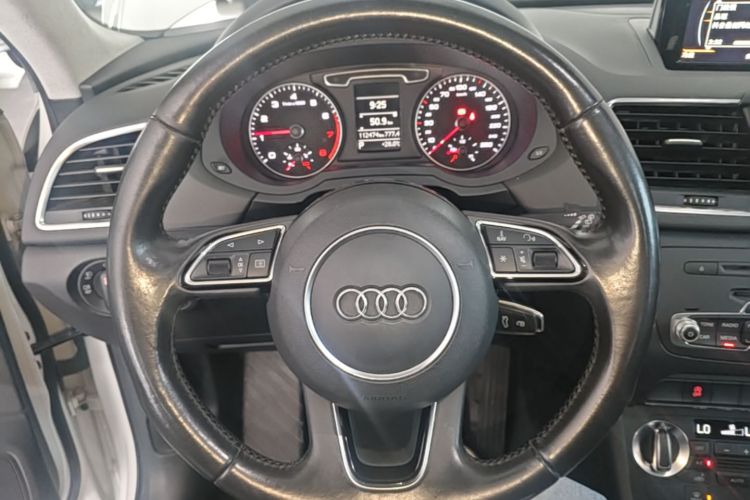 Audi Q3 2015 car image #11