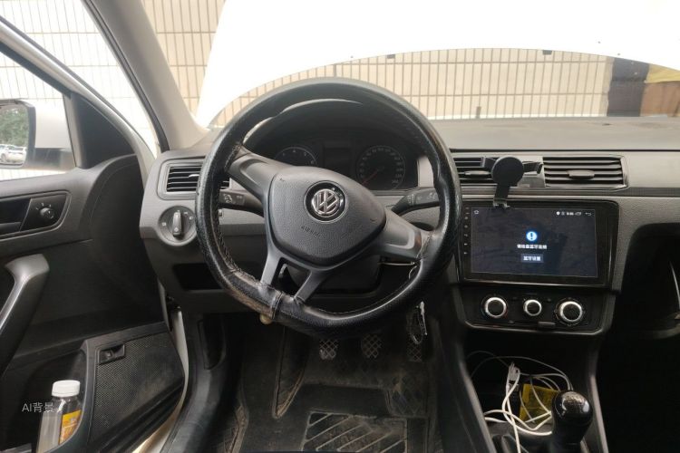 Volkswagen Santana 2017 car image #12