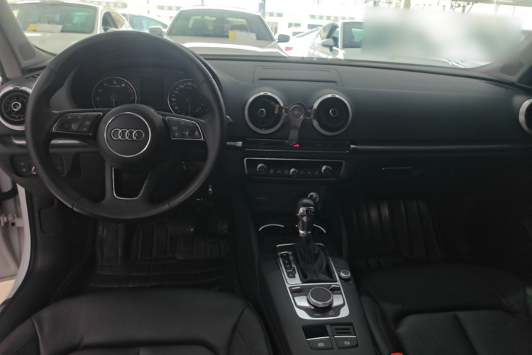 Audi A3 2018 immagine di auto #10