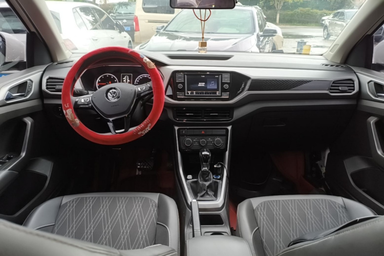 Volkswagen T-Cross 2020 #10 Volkswagen T-Cross 2020 صورة سيارة #10