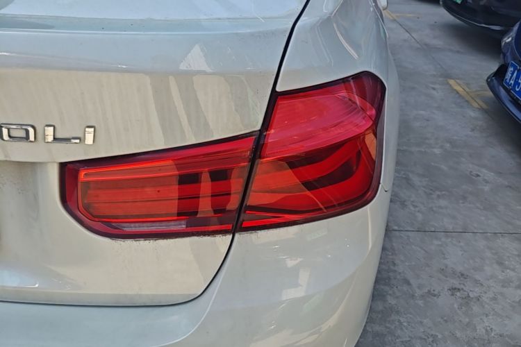 BMW 3 Series 2017 car image #8