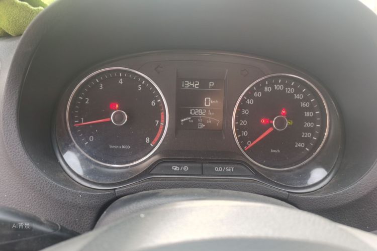 Volkswagen Polo 2015 car image #13