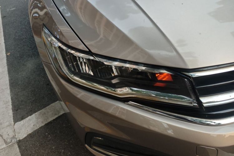 2019 car image #8