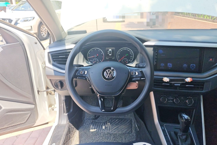 Volkswagen Polo 2020 car image #11