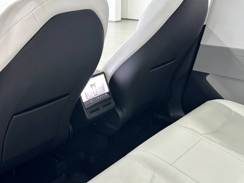 Tesla Model Y 2025 #7 Tesla Model Y 2025 car image #7