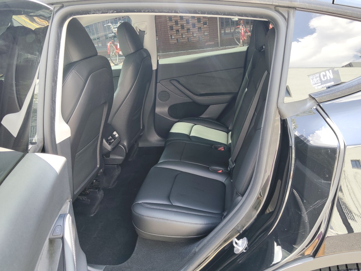 Tesla Model Y 2023 car image #5