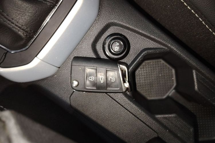 Volkswagen Polo 2023 car image #9