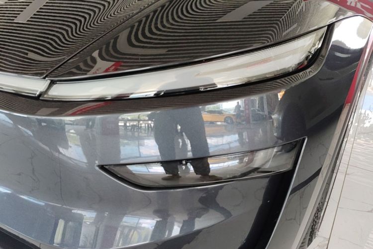 Tesla Model Y 2025 car image #22