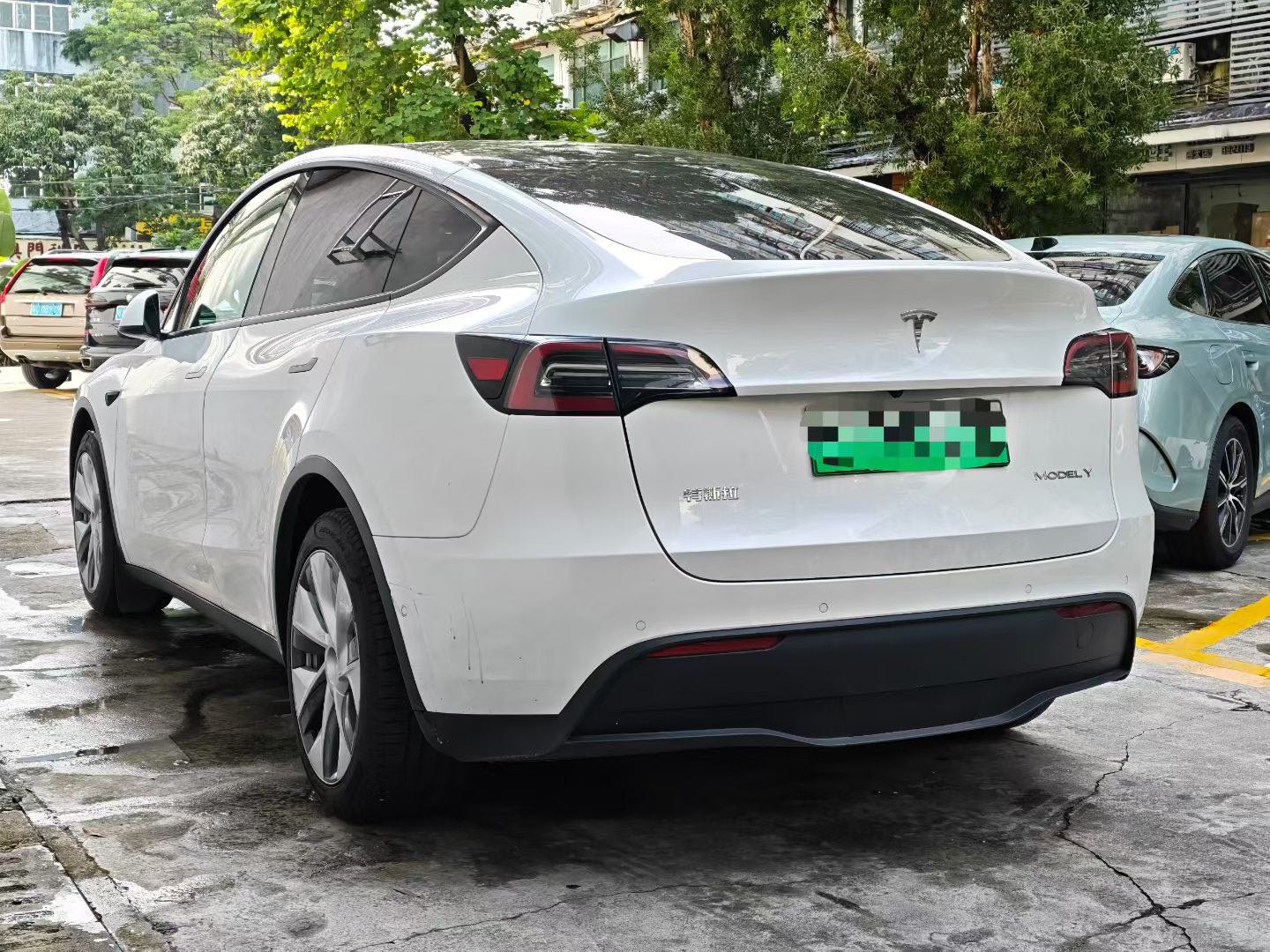 Tesla Model Y 2021 car image #2