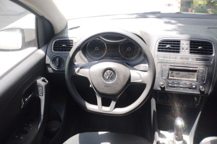 Volkswagen Polo 2014 #11 Volkswagen Polo 2014 car image #11