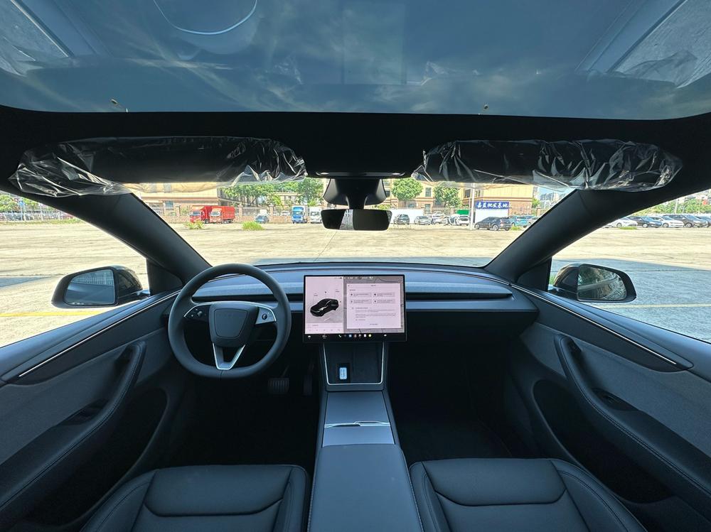 Tesla Model Y 2026 car image #10