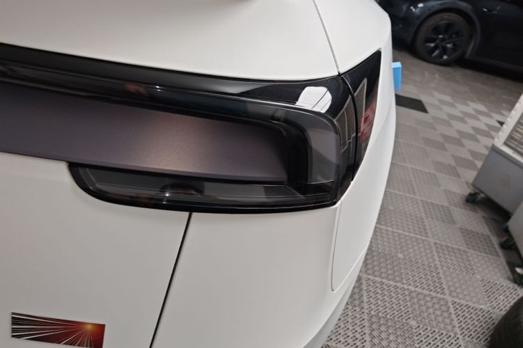 Tesla Model Y 2025 #8 Tesla Model Y 2025 صورة سيارة #8