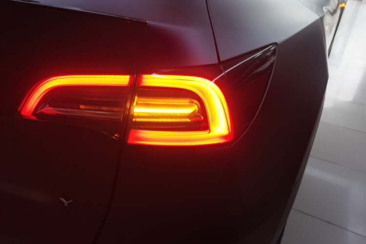 Tesla Model Y 2023 car image #8