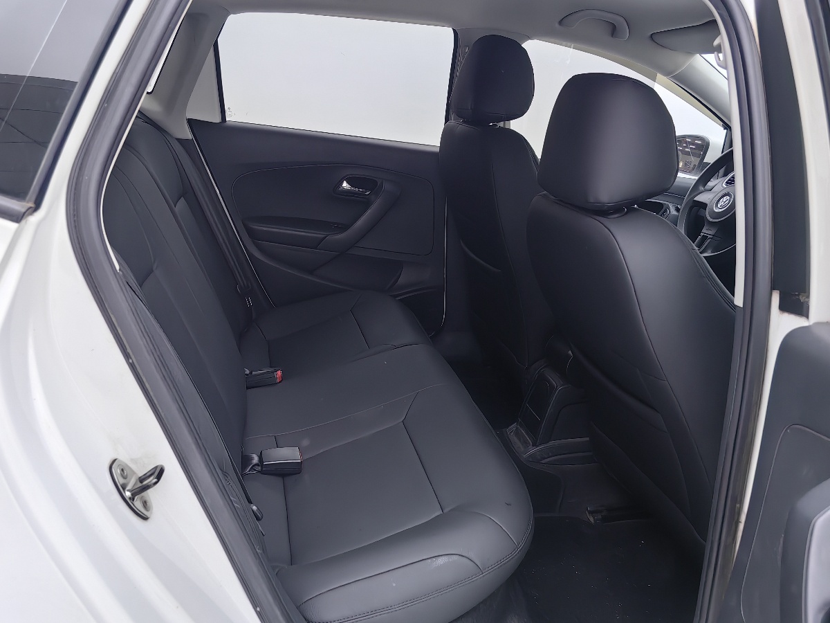 Volkswagen Polo 2014 car image #13