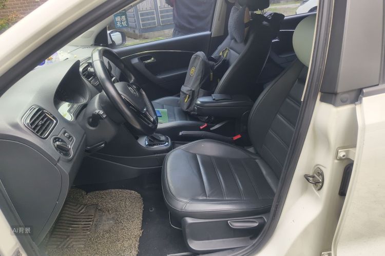 Volkswagen Polo 2018 car image #17