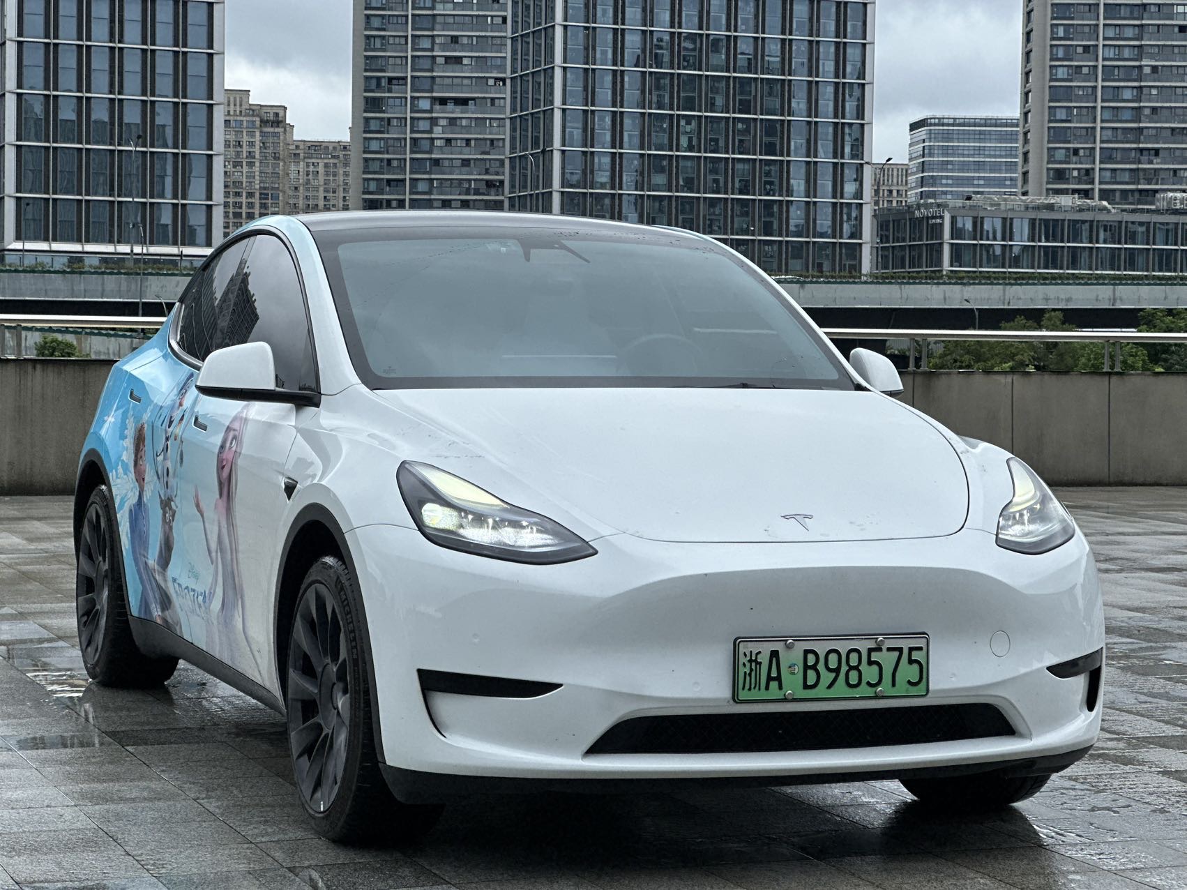 Tesla Model Y 2022 #5 Tesla Model Y 2022 car image #5