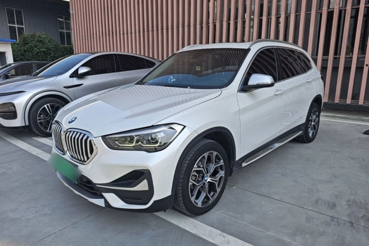 BMW X1 2022 #2 BMW X1 2022 صورة سيارة #2