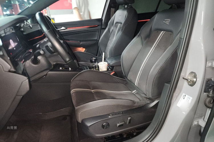 Volkswagen Golf 2024 car image #17