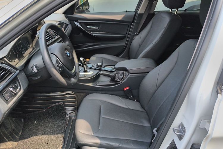 BMW 3 Series 2017 car image #17