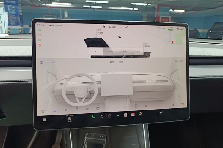 Tesla Model Y 2025 immagine di auto #13