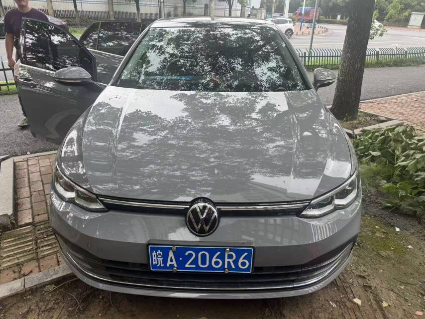 Volkswagen Golf 2023 car image #2