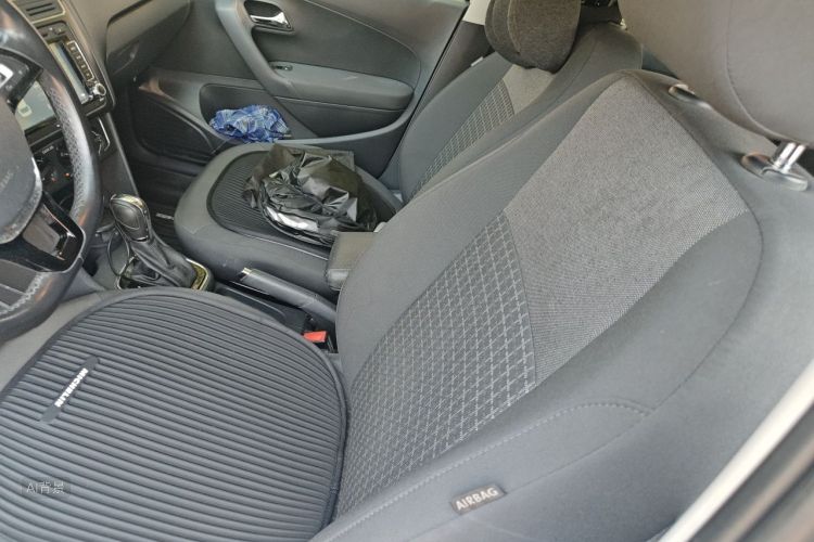Volkswagen Polo 2017 car image #17