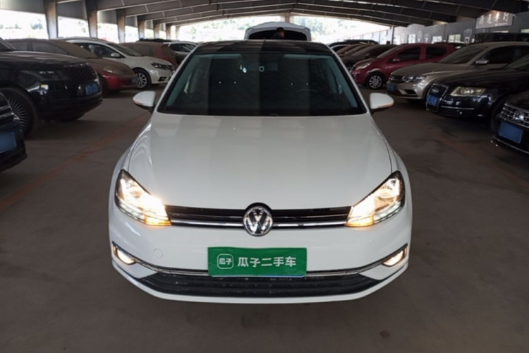 Volkswagen Golf 2020 car image #3