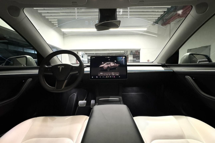 Tesla Model Y 2023 #14 Tesla Model Y 2023 car image #14