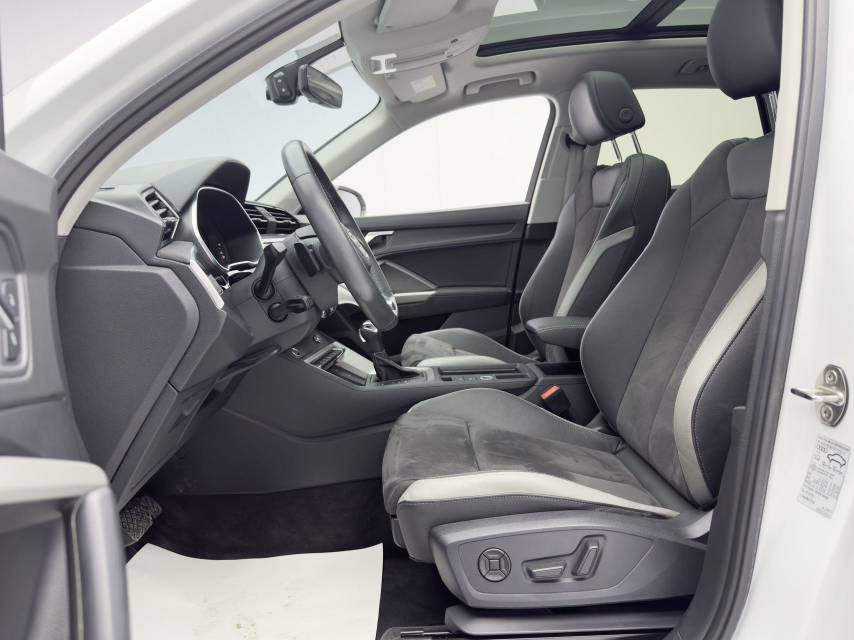 Audi Q3 2022 car image #6