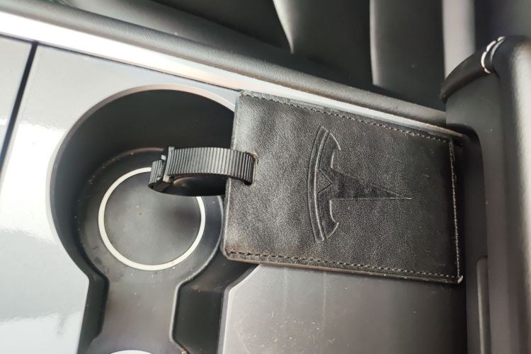 Tesla Model Y 2023 car image #9