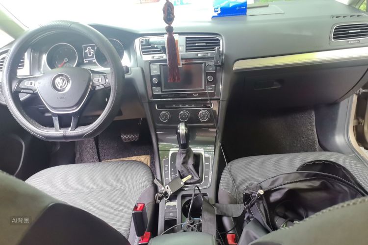 Volkswagen Golf 2018 car image #11