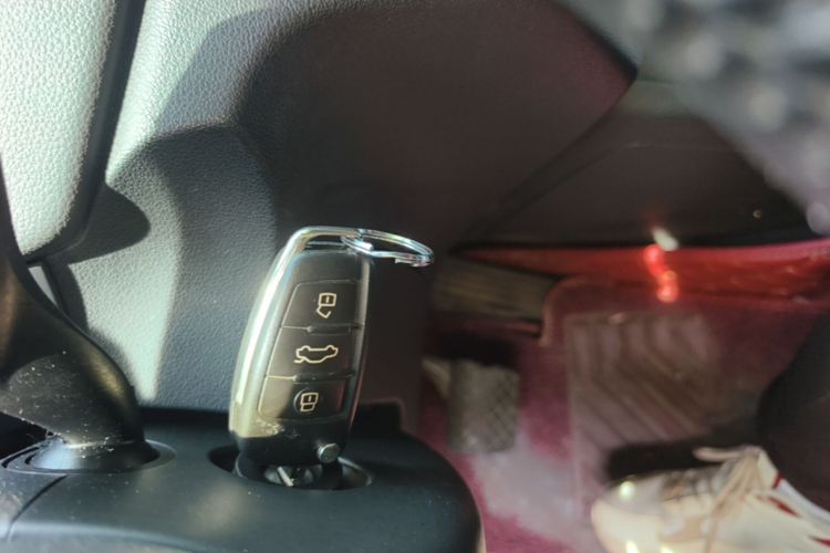 Audi Q3 2016 car image #10