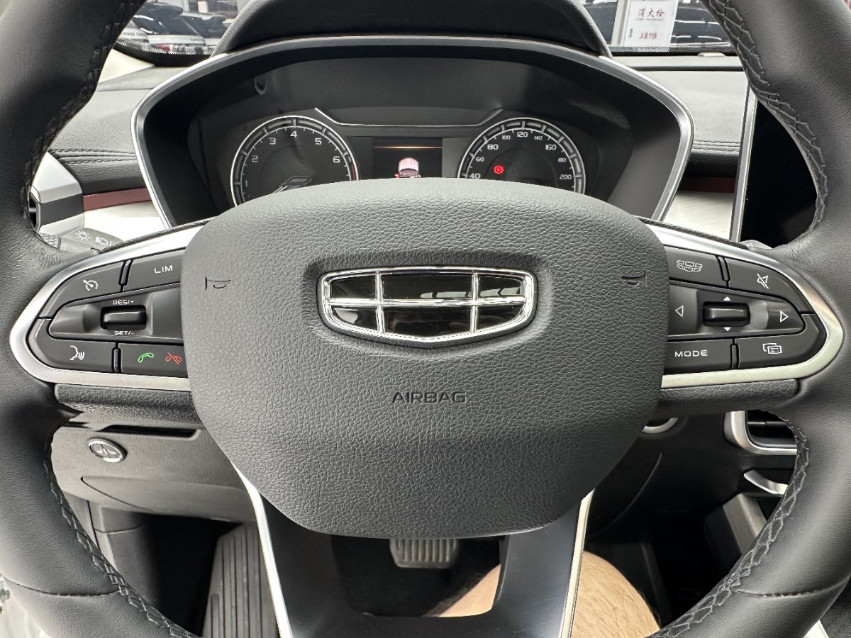 GEELY Coolray 2022 car image #13