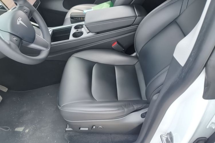 Tesla Model Y 2023 car image #15