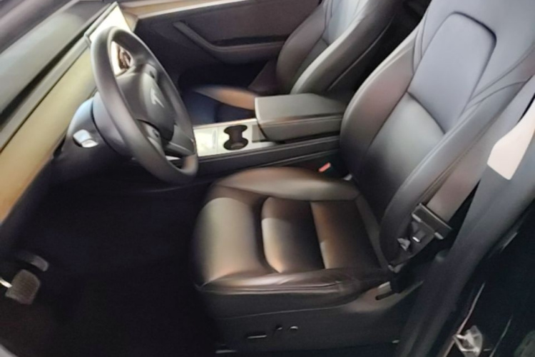 Tesla Model Y 2023 car image #15